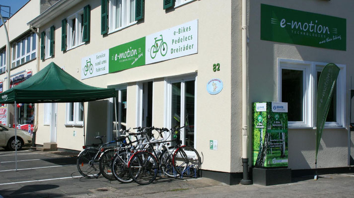 Auf großer Ladenfläche können Sie sich im Shop in Bonn zahlreiche e-Mountainbikes ansehen und probefahren.