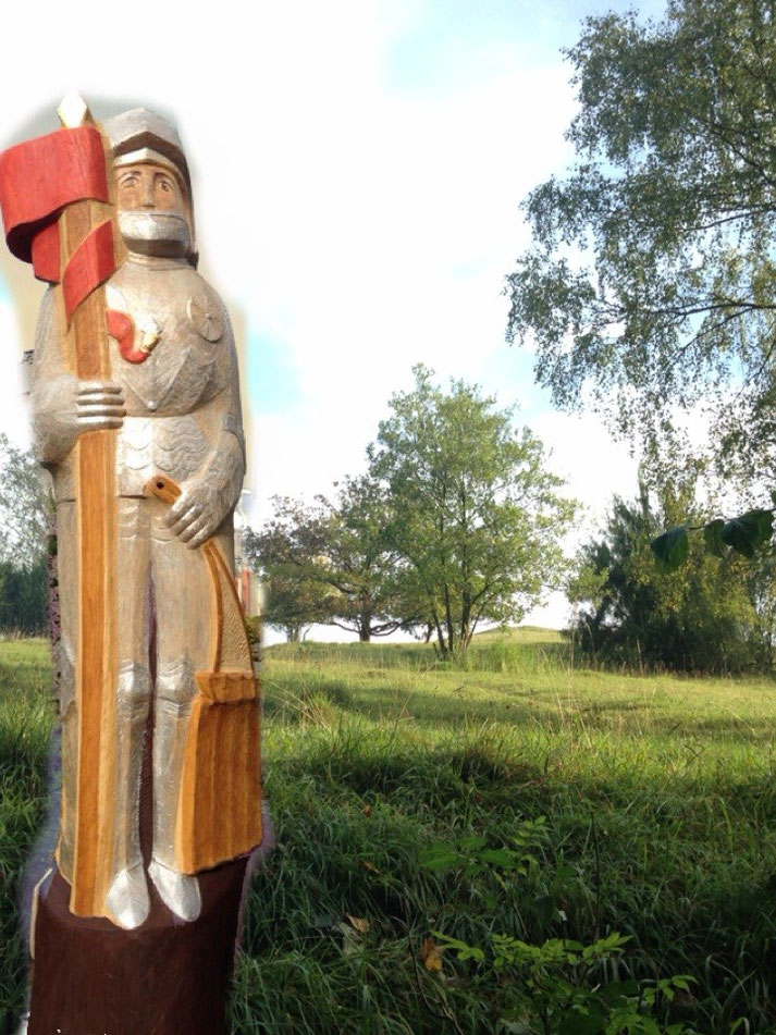 Der Korbacher Roland als Wächter mit Bienen im Naturschutzgebiet Schanzenberg