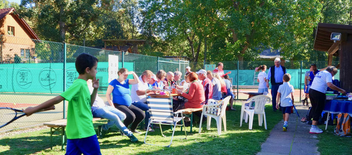 Als ob der Sommer nie zu Ende geht...  Sonniges Saisonende mit Schleifchen-Turnier