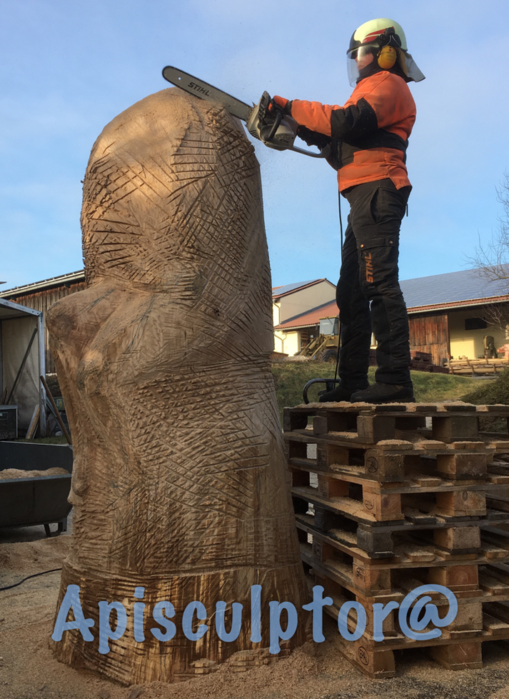 Oak tree beehive sculpture THE KISS