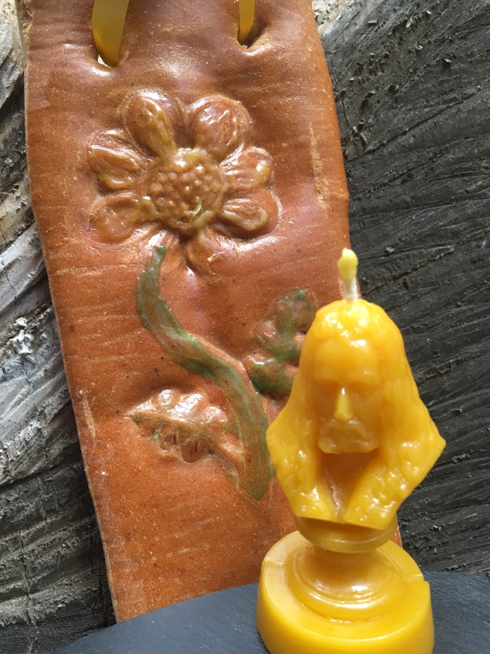 Bienenwachskerze Albrecht Dürer und Honigkuchen mit Blumenmotiv