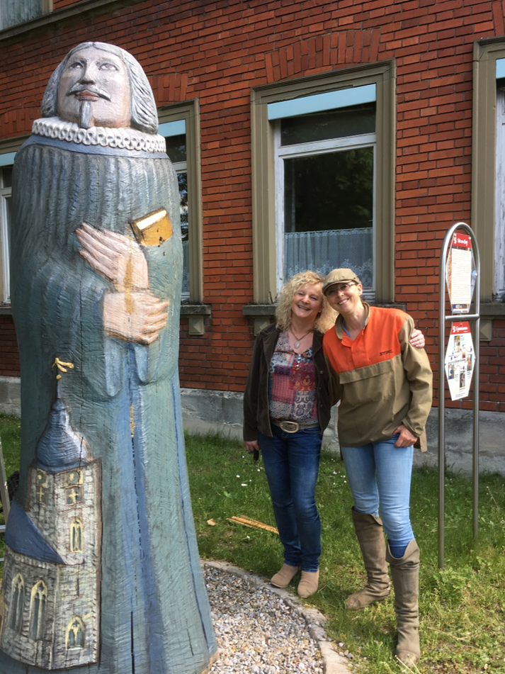 Karin Preis vom Imkerverein Mittlerer Aischgrund betreut 2 Figurenbeuten