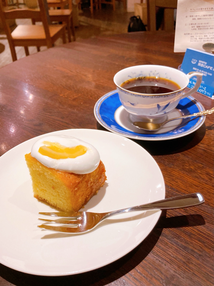 今回の預言カフェ訪問で驚いたことがあります。メニューにケーキがあったのです！12年通っていて、はじめてですね、ケーキをいただいたのは❤期間限定だそうですが「レモンパウンドケーキ」（500円）、とっても美味しかったです！預言カフェブレンド（1,500円）との組み合わせも◎