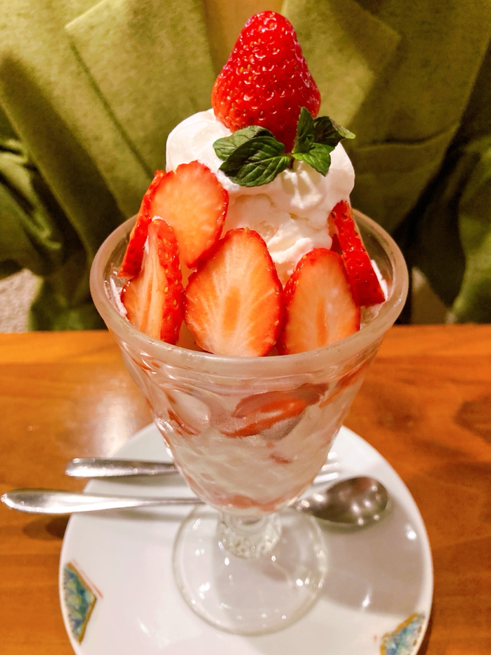 4月の最初の頃はまだ早春のいちごパフェがありました!【堀口珈琲 世田谷店】