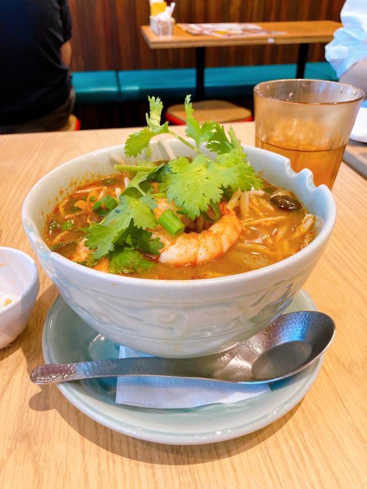 「タイ料理研究所」のトムヤムメン(下北沢)