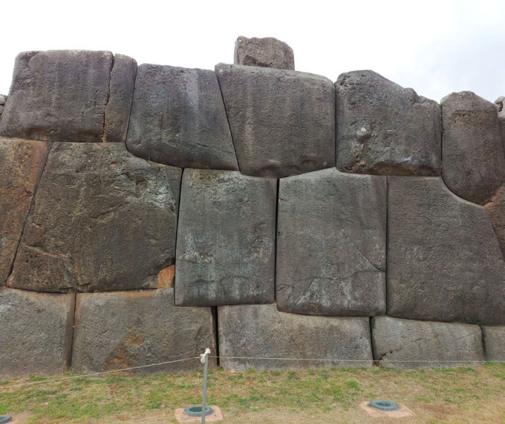 Sacsayhuamán stones