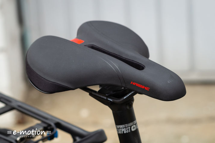 Der Sattel mit breiter Auflagefläche ist auf langen Touren mit dem Haibike SDURO Trekking 6.0 besonders bequem