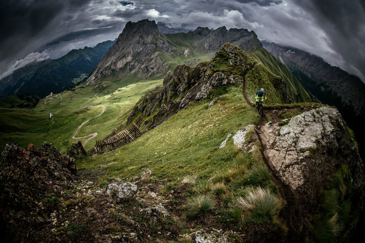 Auf großer Ladenfläche können Sie sich im Shop in Sankt Wendel zahlreiche e-Mountainbikes ansehen und probefahren.