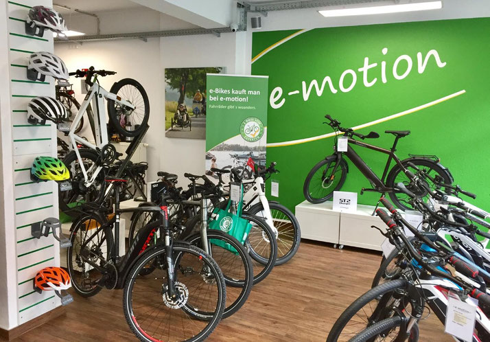 Auf großer Ladenfläche können Sie sich im Shop in Bochum zahlreiche e-Mountainbikes ansehen und probefahren.