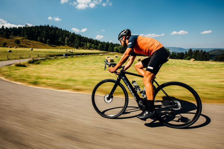 Die neusten e-Rennräder und Road e-Bikes gibt es bei e-motion