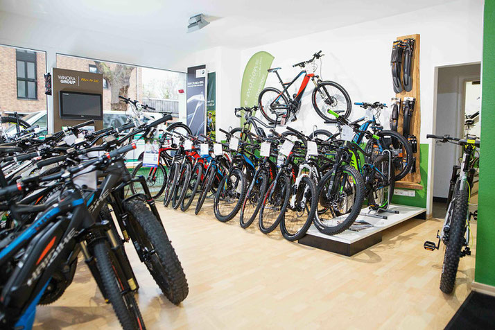 Entdecke eine riesige e-Mountainbike Markenvielfalt und kompetente Beratung von unseren Experten im e-motion e-Bike Premium Shop in Köln