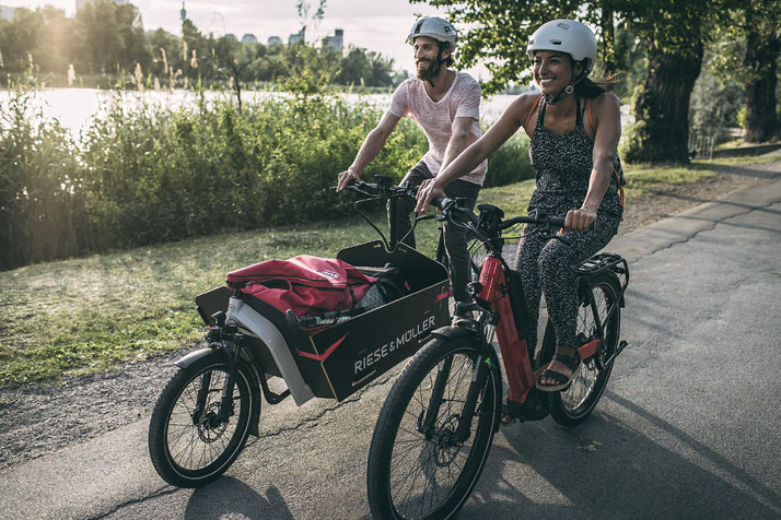 Lasten e-Bikes und alles drum herum finden Sie im Shop in Karlsruhe