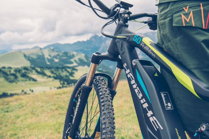 Im Shop in Hanau können Sie alle unterschiedlichen Ausführungen von e-Mountainbikes kennenlernen.