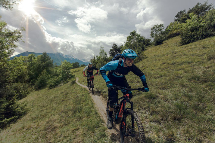 Auf großer Ladenfläche können Sie sich im Shop in Saarbrücken zahlreiche e-Mountainbikes ansehen und probefahren.