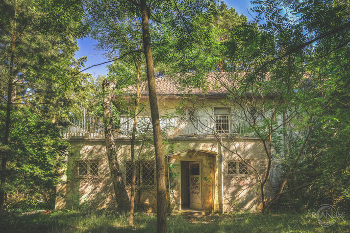 Abandoned Doctor's Villa | Verlassene Arztvilla einer Lungenklinik