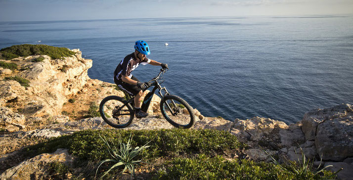 Von Infos über Antriebe bis zu den häufigsten Fragen Rund um das Thema e-Bike, bietet die e-Bike Info's Seite alles wissenswertes zum e-Bike.