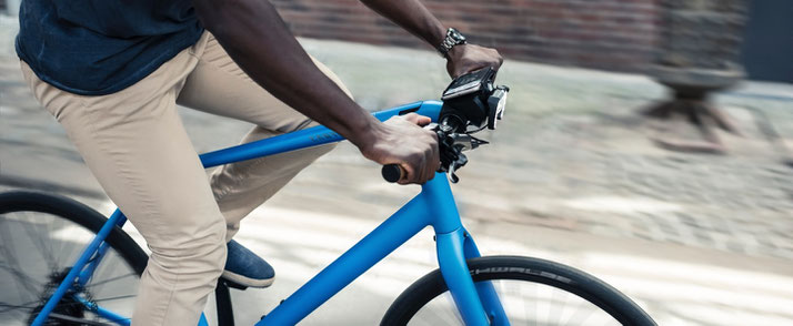 Das COBI.bike Connected Biking System erlaubt es Ihnen Ihr Smartphone als Display zu nutzen