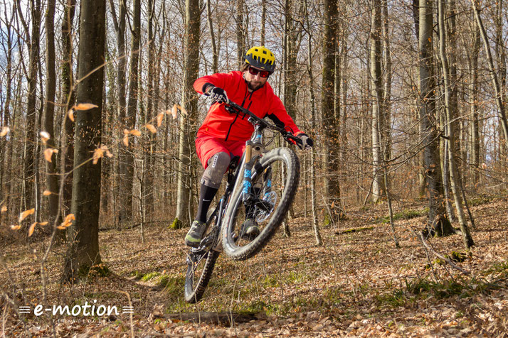 In diesem Dauertestbericht des Focus Sam² zeigt sich, womit dieses e-Mountainbike überzeugen kann.