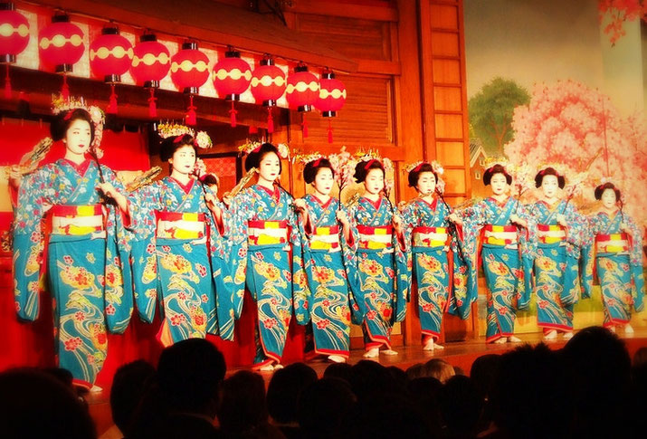 Miyako odori event You need to see it but hard to book a seat Source: Wikipedia