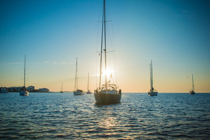 Wunderschöne Yachten im Hafen von Ibiza