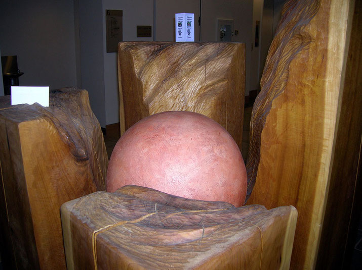 Mujer 2005, madera de magnolio y pino y cerámica 183X122X122 cm (detalle)