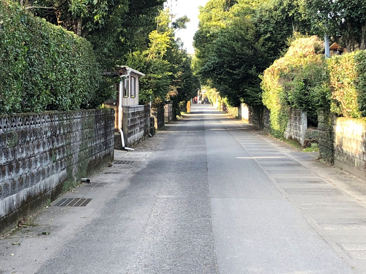 肝属川を背に北を見る。最奥に大塚神社、朱の鳥居。