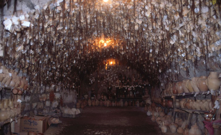 IM GEWÖLBEKELLER EIN HAARMUSEUM