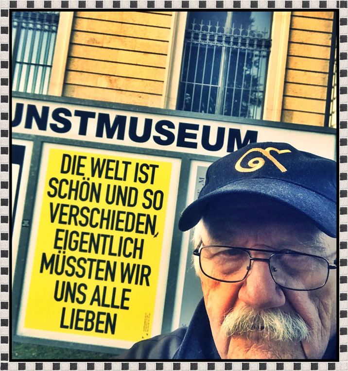 Pedro Meier – Die Welt ist schön und so verschieden, eigentlich müssten wir uns alle lieben – Zitat Yves Netzhammer Kunstmuseum Solothurn 2024. Selfie-Art-Project by Pedro Meier Artist & Writer, Ateliers: Niederbipp, Kunsthalle Olten, Bangkok BACC, SIKART