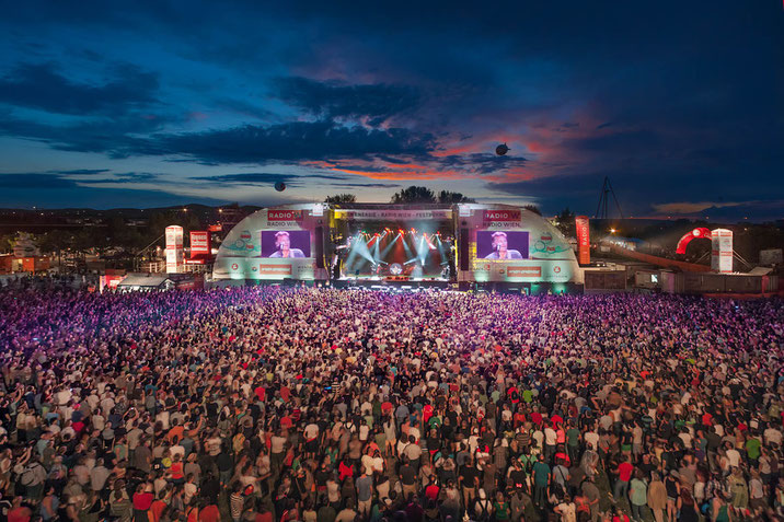 Details zum DIF werden Anfang April 2017 präsentiert Das Motto des 34. Donauinselfests, der “Rock the Island Contest” sowie erste Highlights werden Straubinger und Waldner in einer Pressekonferenz Anfang April 2017 vorstellen.