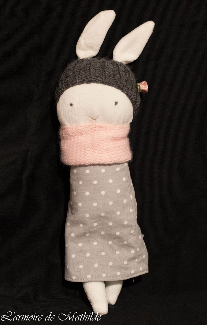 Peluche lapin inspirée des poupées mucmuc.