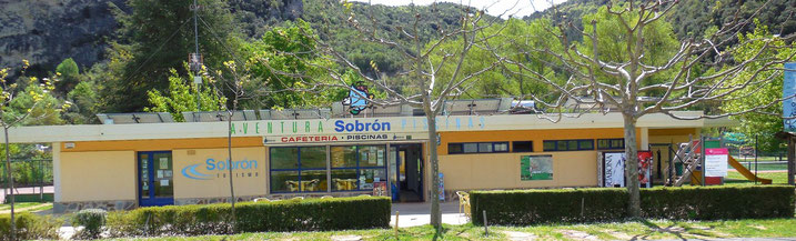 Cafetería del Centro de Aventura de Sobrón, en Sobrón, Álava, País Vasco, Euskadi.