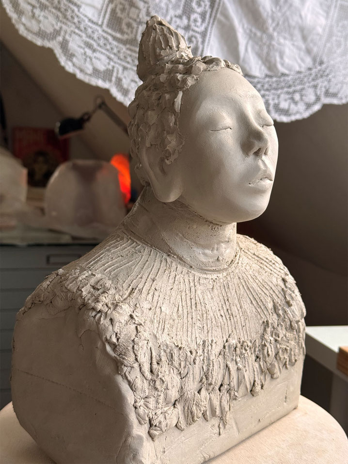 Buddhafigur aus Ton