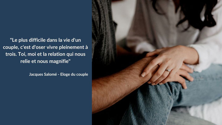 Citation de Jacques Salomé sur l'éloge du couple. Photo d'une femme enlaçant les mains d'un homme. 