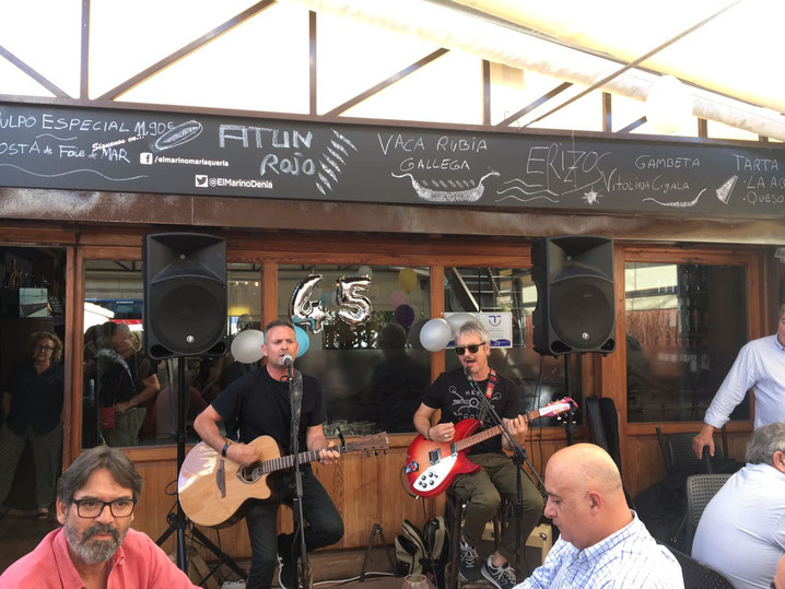 Loli Pop durante una actuación en El Marino Rotes. La música de Dénia presente también en la sociedad 