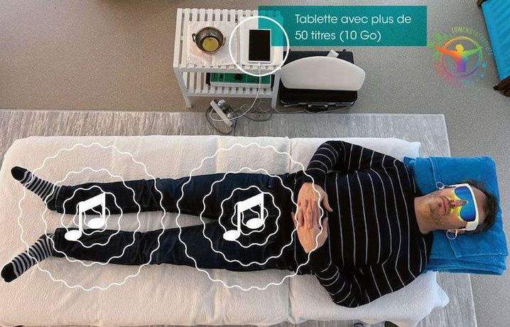 homme sur table de massage vibroacoustique psio trans cabinet alain rivera rsynerj la rochelle 