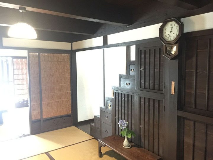 この階段もレトロで素敵なんです!
