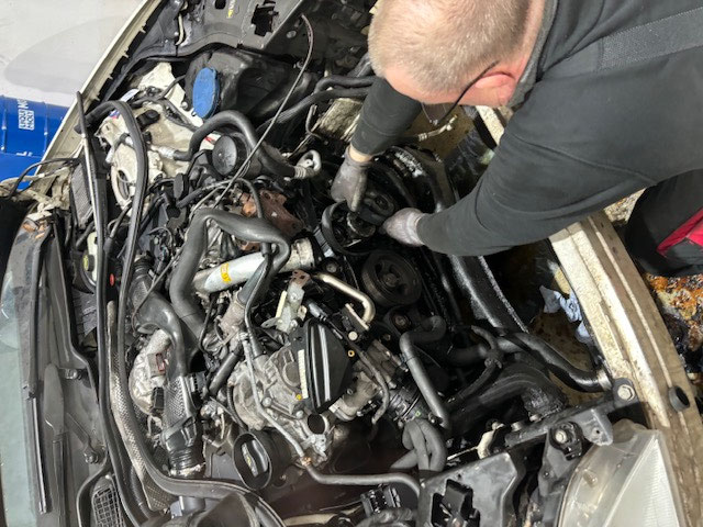 Arbeit am Fahrzeug
