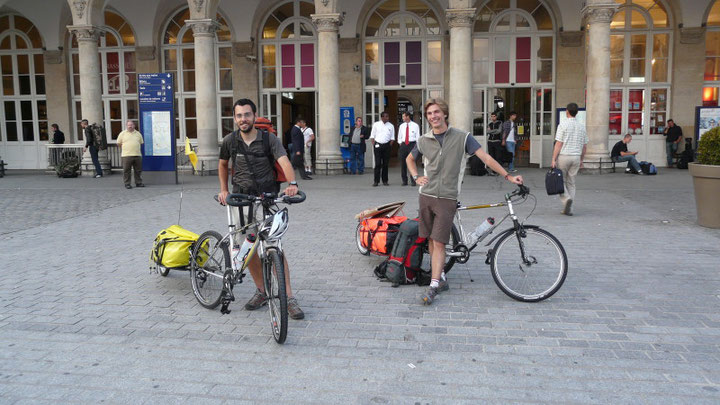 Devant la gare de l'Est, a quelques minutes du depart