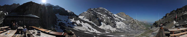 360-Grad Panoramabild Gspaltenhornhütte. Panorama von der Terasse der Gspaltenhornhütte. 