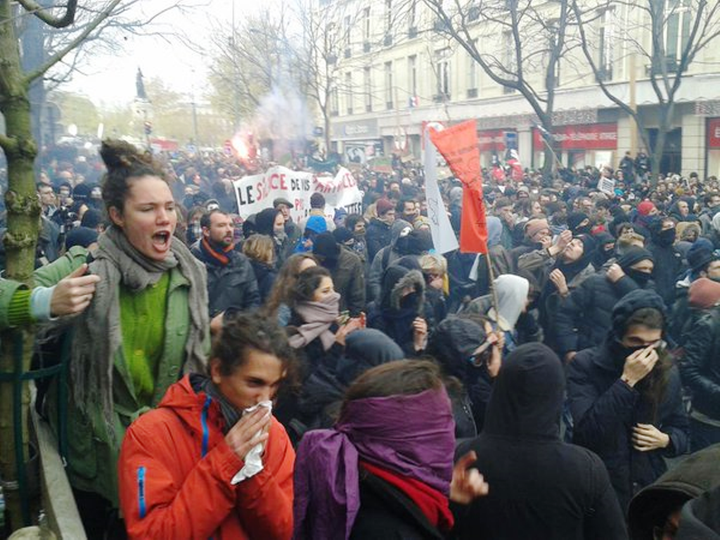 Place de la République, d. 29. november 2015:  Klimademo, organiseret af den revolutionære venstrefløj med op til 5000 demonstranter. Billede er taget umiddelbart før demonstrationen brutalt er blevet opløst af politiet