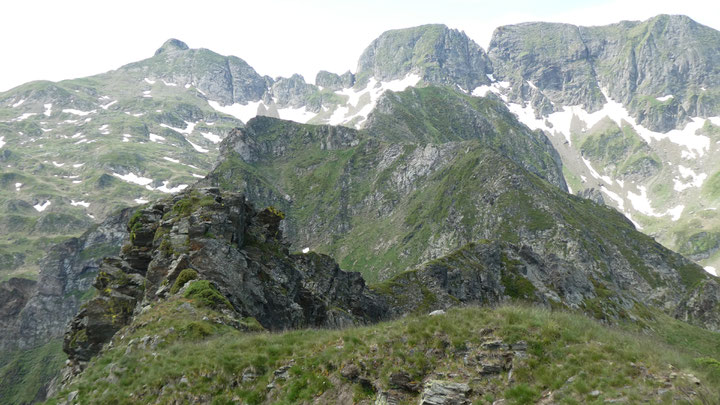 Les Aiguillettes Sud et au deuxième plan à gauche Pène det Pouri, à droite Pène Taillade