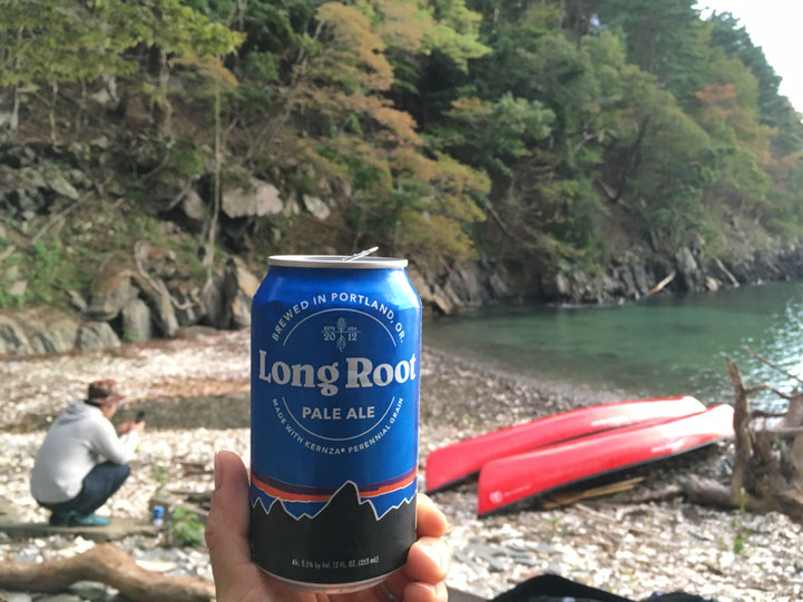 ビーチに着いたらまず乾杯🍻