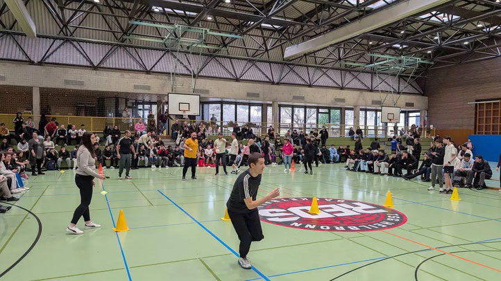 Finalspiel zwischen Lehrkräften und der Klasse 9a