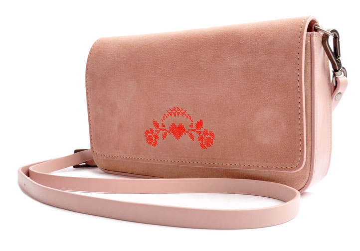 Dirndltasche mit Schulterriemen aus Leder, in rose.  Clutch zum Dirndl . Hochzeit in Tracht . OSTWALD Traditional Craft