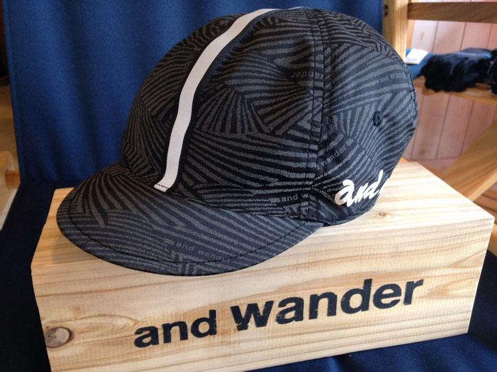 and wander（アンドワンダー）reflection wave cap　￥12,960（税込）