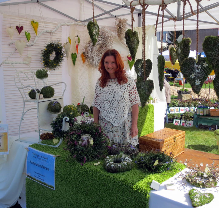 Meine Freundin Ruth mit dem schönsten Stand auf der Messe - ihr Gesamtkonzept ist so stimmig, selbst ihre Kleidung passt dazu!