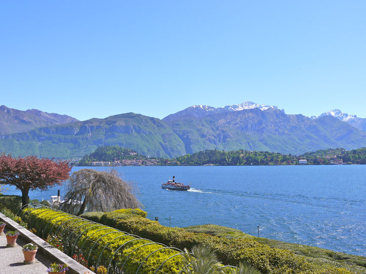 Gartenreise italien, comersee, bellagio umringt von Bergen