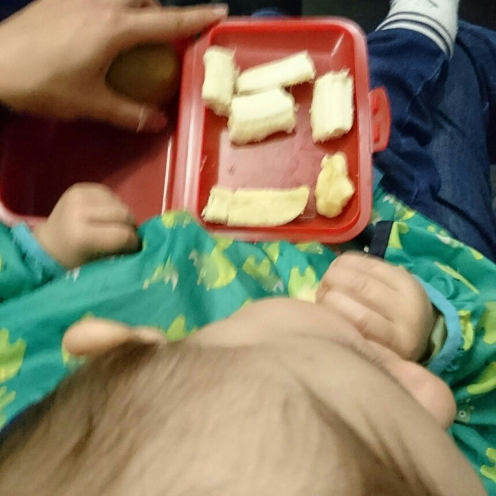 #12von12 #4von12 Zwischensnack Baby Banane Zugfahrt unterwegs