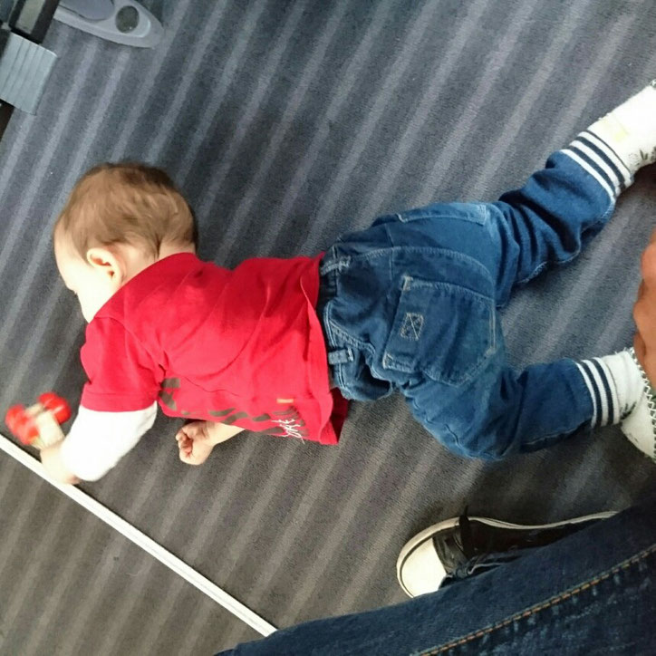 #12von12 #5von12 Baby spielen in der Bahn