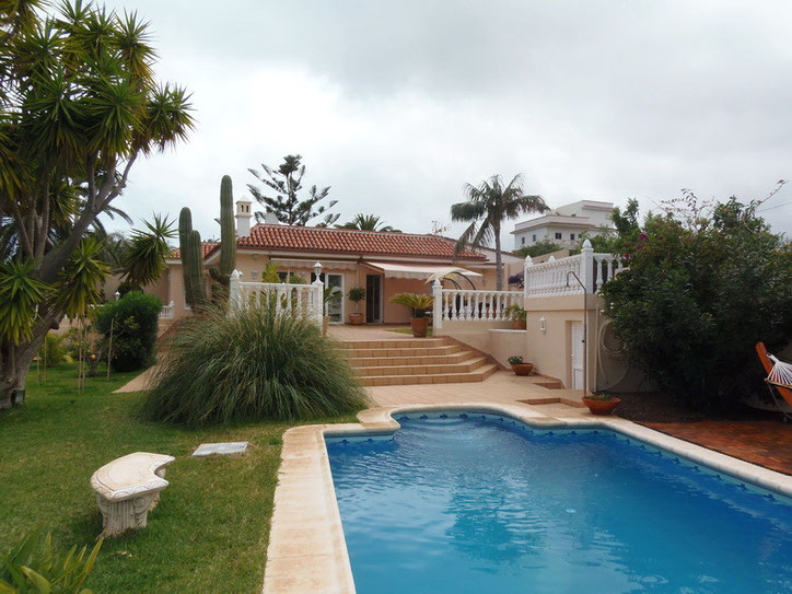 Blick zur Villa